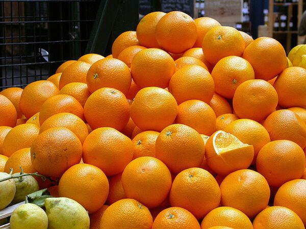 South Africa gifts ton of oranges to 'seven-billionth' baby      - Sputnik International