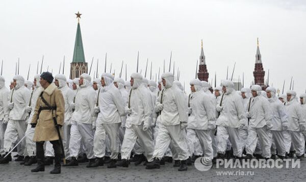 Procession commemorating November 1941 parade on Red Square - Sputnik International