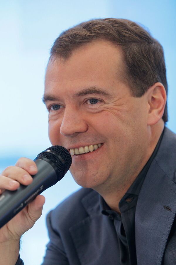 Dmitry Medvedev meets Russian internet activists   - Sputnik International