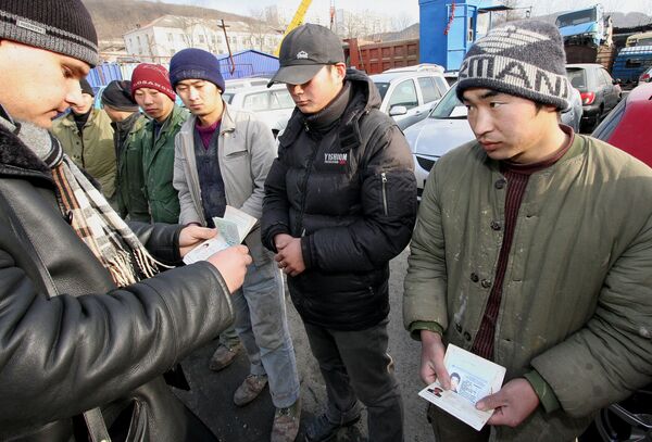 Tajikistan denies migrant workers being deported from Russia - Sputnik International