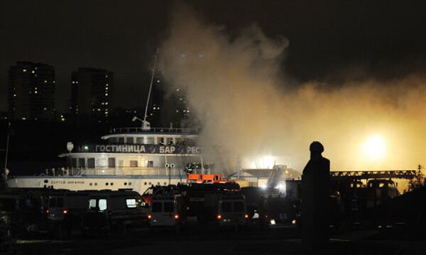 Passenger vessel Sergei Abramov burns in Moscow  - Sputnik International