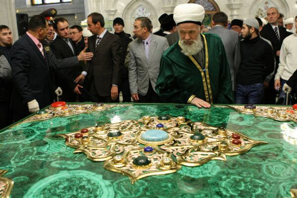 World's largest Quran brought to Tatarstan - Sputnik International