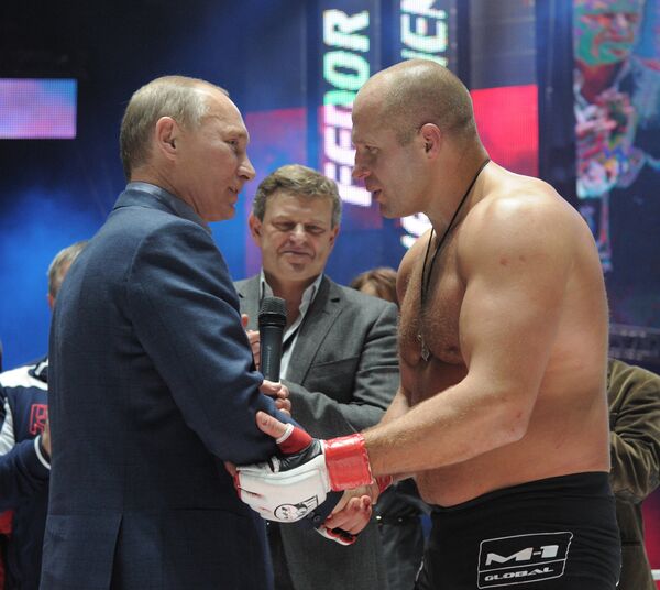 Russian Prime Minister Vladimir Putin and Fedor Emelianenko - Sputnik International