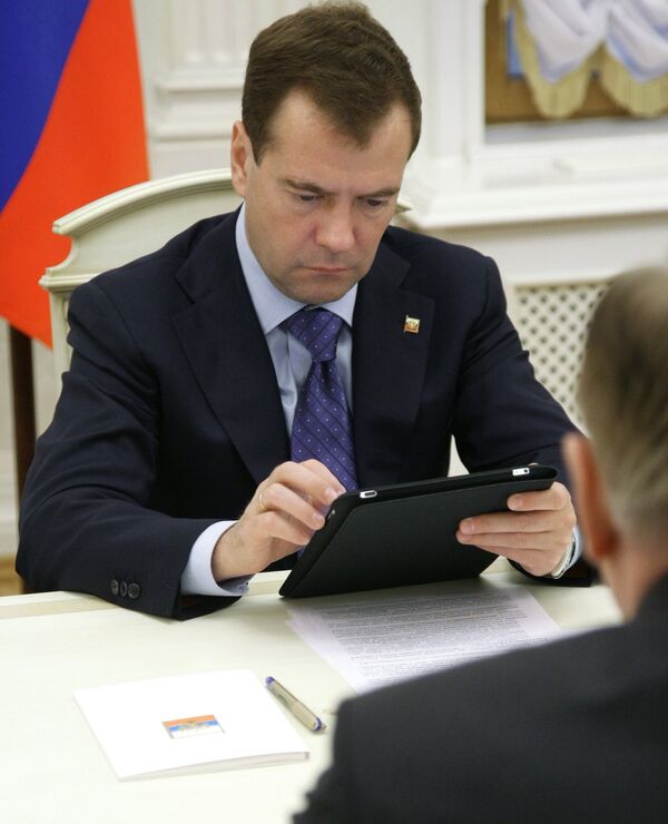 Medvedev proposes punishment for calls for violence on internet - Sputnik International