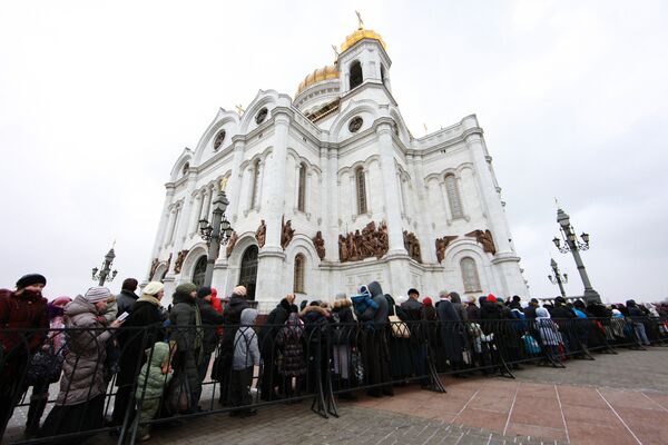 Over 50,000 queue in freezing Moscow to see holy relic - Sputnik International