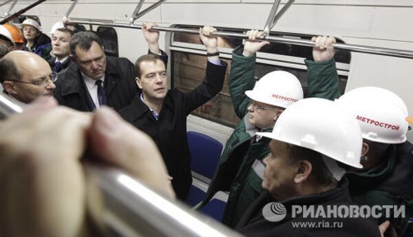 Medvedev at new metro station in Yekaterinburg Medvedev at new metro station in Yekaterinburg - Sputnik International