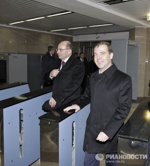 Medvedev at new metro station in Yekaterinburg Medvedev at new metro station in Yekaterinburg - Sputnik International