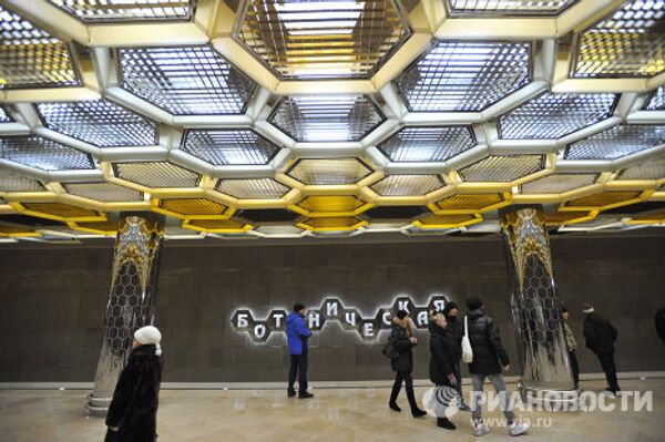 Medvedev at new metro station in Yekaterinburg Medvedev at new metro station in Yekaterinburg - Sputnik International