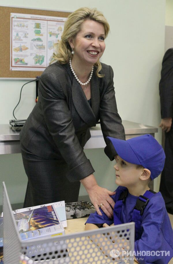 Svetlana Medvedev at a children’s activity center in Dmitrov - Sputnik International