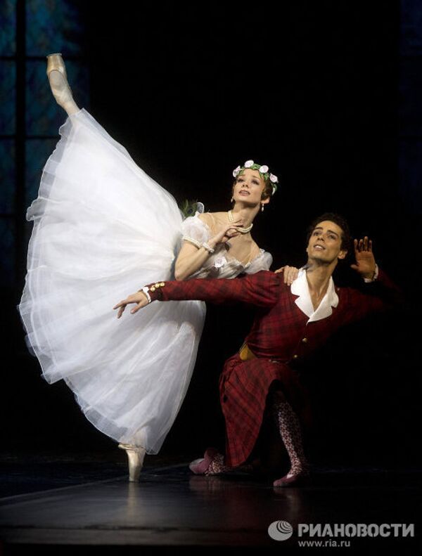 Ballet of surprises: French Ballet Performs La Sylphide in Moscow - Sputnik International