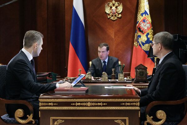 Dmitry Medvedev meets with Children’s Ombudsman Pavel Astakhov (left) and Prosecutor General Yury Chaika (right) - Sputnik International