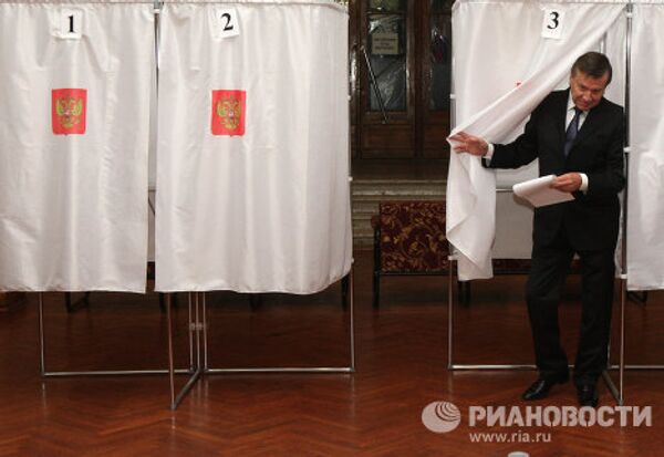 Russian politicians vote in State Duma polls - Sputnik International