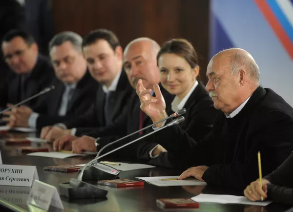 Stanislav Govorukhin (right) praised Vladimir Putin as a brave, strong, clever leader at a congress of the ruling United Russia party last month - Sputnik International