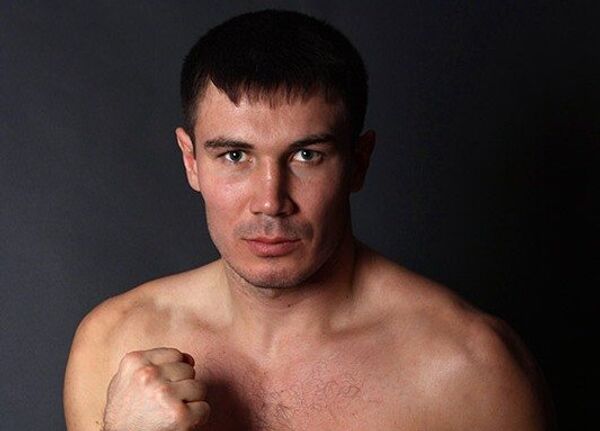 Russian light heavyweight boxer Roman Simakov, who collapsed in the ring on Monday night during a title defense, died overnight of brain injuries in a Yekaterinburg hospital, an official said Thursday. - Sputnik International