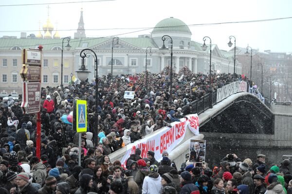 “Love Bridge” unexpectedly dominates news from anti-Putin protests          - Sputnik International