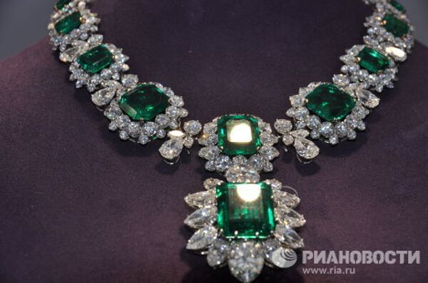 Elizabeth Taylor’s splendor: outfits and diamonds on display in New York - Sputnik International