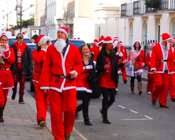 Santa parade in London  - Sputnik International