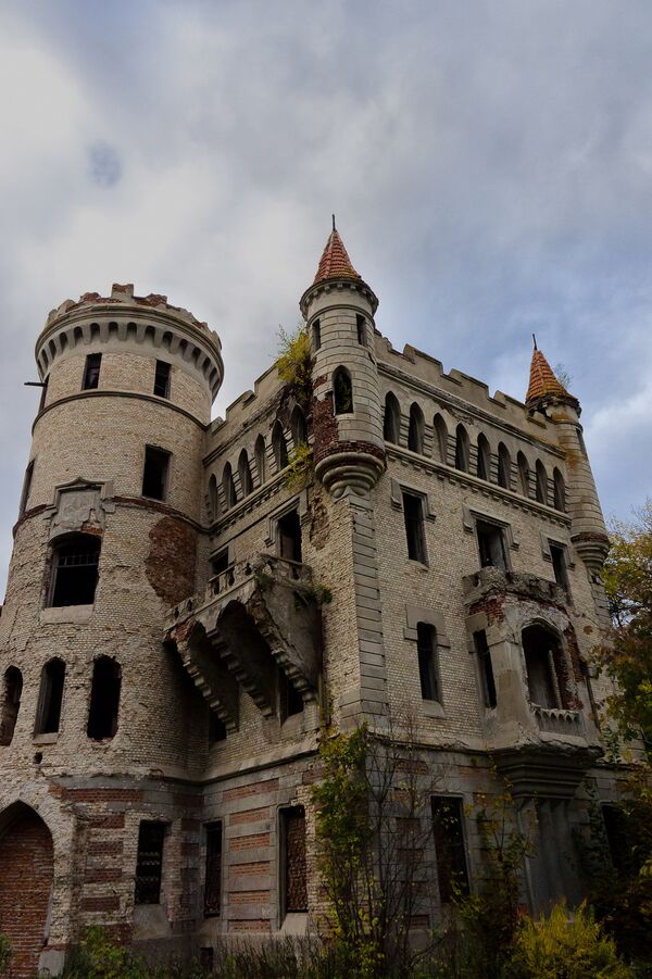 Gothic castle in rural Russia - Sputnik International