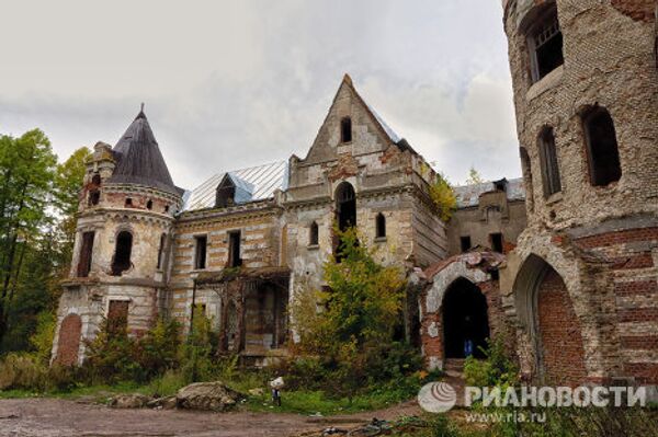 Gothic castle in rural Russia - Sputnik International