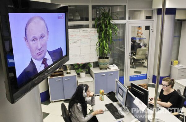 Russians tune in to Conversation with Vladimir Putin - Sputnik International