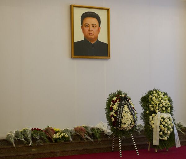 North Koreans mourn Kim Jong-il at Moscow embassy - Sputnik International