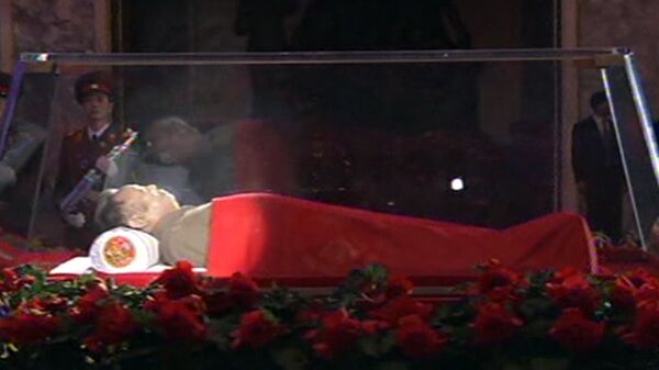 North Koreans mourn their leader Kim Jong-il - Sputnik International
