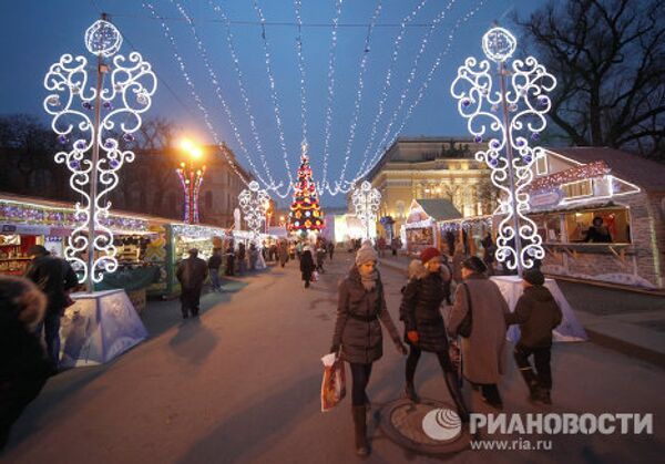 Christmas fair opens in St. Petersburg Christmas fair opens in St. Petersburg - Sputnik International