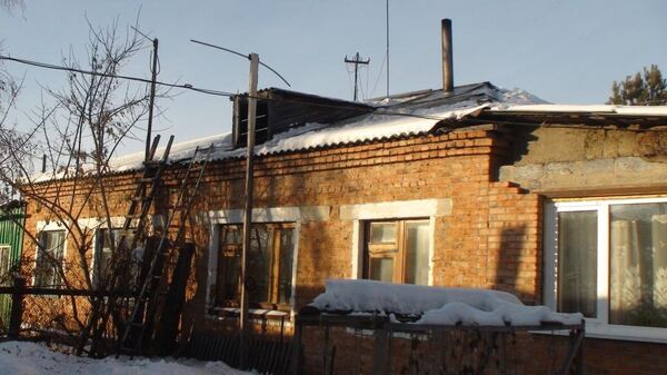 Siberian man miraculously unharmed as satellite piece crashes through roof          - Sputnik International