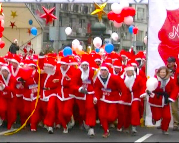 Serbian Santa Clauses race to victory in Belgrade  - Sputnik International