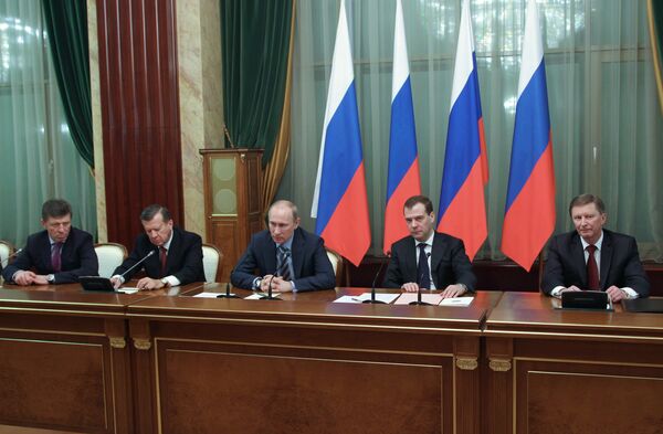 Vladimir Putin and Dmitry Medvedev at the government meeting - Sputnik International