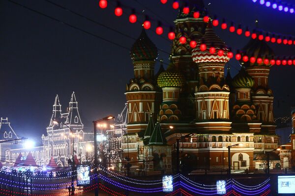 Streets of world lit up with New Year lights - Sputnik International