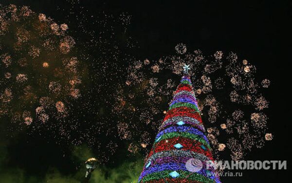 Streets of world lit up with New Year lights - Sputnik International