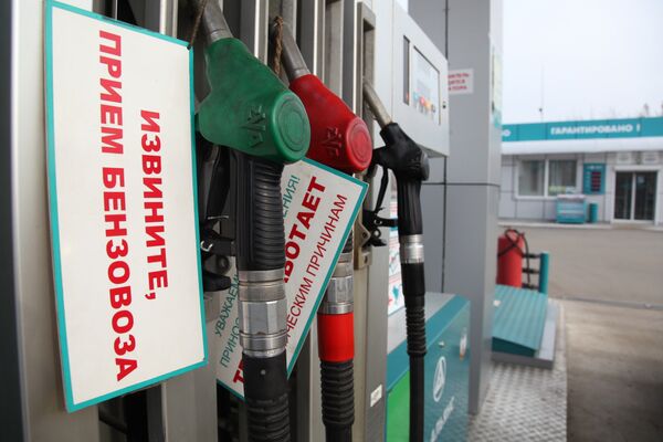 Medvedev orders anti-monopoly service fuel price clampdown        - Sputnik International