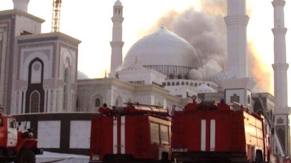 Fire in the largest Central Asian mosque - Sputnik International