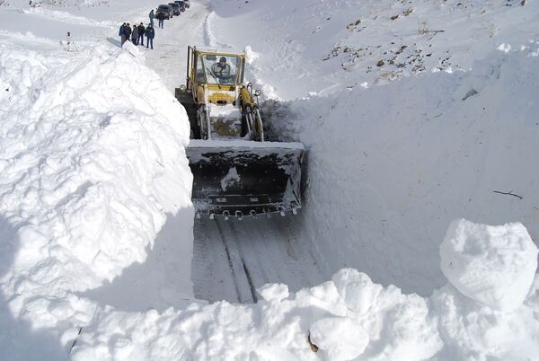 Russia's EMERCOM blocks Transcaucasus highway owing to avalanche risk     - Sputnik International