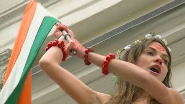 Femen Bares Breasts over Indian Visa Crackdown  - Sputnik International
