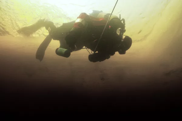 British diver Martin Robson has been placed in intensive care after making a record 209-meter dive in Blue Lake in Russia’s North Caucasus - Sputnik International