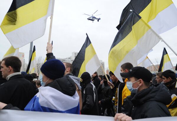 Nationalists' flags of black, yellow and white colours - Sputnik International