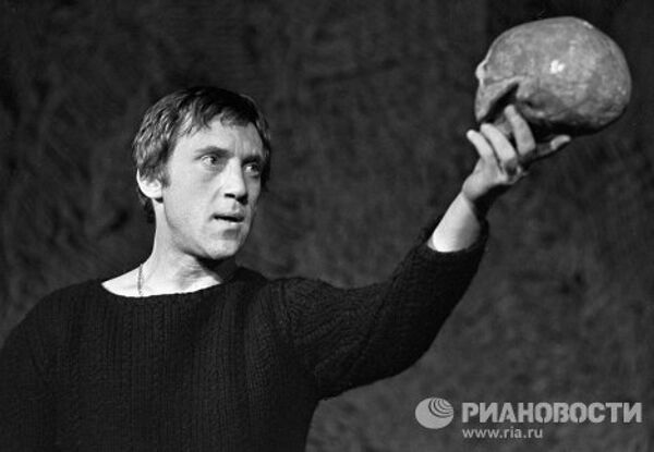 Guitar-playing Hamlet and Gleb Zheglov. Stage and Film Portrayals by Vladimir Vysotsky - Sputnik International