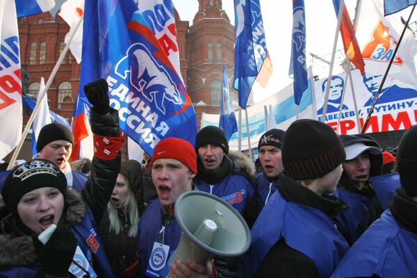 Pro-Kremlin youth activists hold a rally near the Kremlin in December last year - Sputnik International