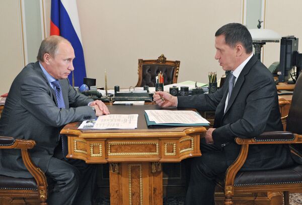 Prime Minister Vladimir Putin and Russia’s Natural Resource Minister Yury Trutnev - Sputnik International