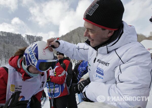 Dmitry Medvedev visits ski resort - Sputnik International