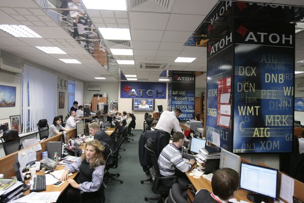 Most Russians Accept Office Romances - Sputnik International