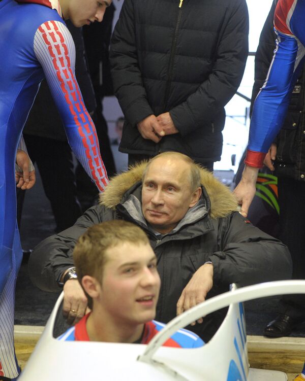 Премьер-министр РФ В.Путин посетил санно-бобслейный комплекс Парамоново - Sputnik International