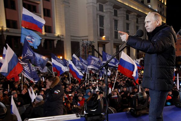 Vladimir Putin addresses supporters - Sputnik International