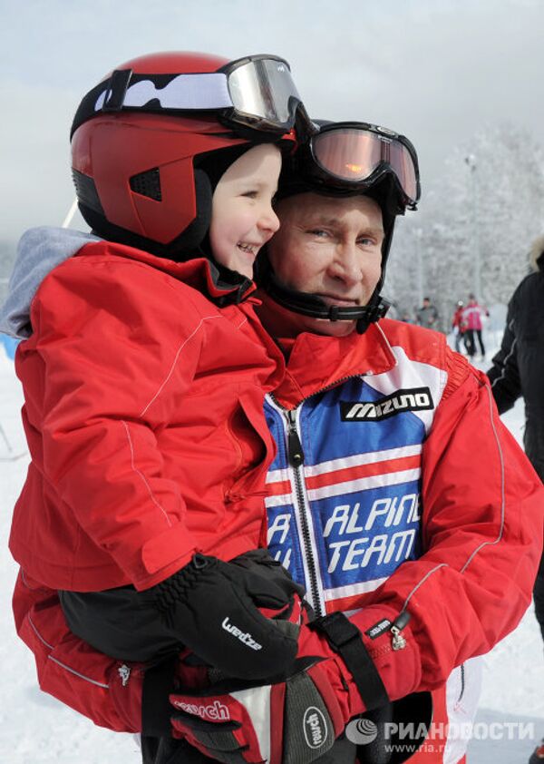 Medvedev, Putin, and Berlusconi at Krasnaya Polyana Alpine Ski Resort  - Sputnik International