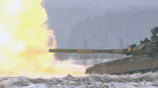 Russian Tank Crews Train to Hit Targets on the Move - Sputnik International