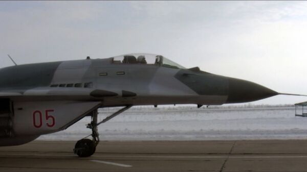Russian Pilots Test-Fly New MiG Fighters - Sputnik International
