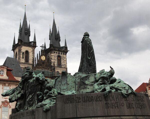 A national monument stands in the Old Town Square in Prague, the capital of the Czech Republic. - Sputnik International