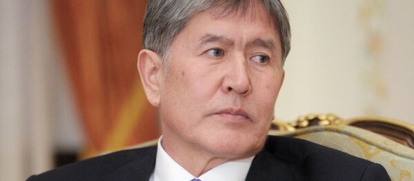 Kyrgyz President Almazbek Atambayev believes the US State Department's decision to grant a human rights award to an activist charged with organizing ethnic clashes in his country served as an attempt to create a situation of controlled chaos in Kyrgyzstan. - Sputnik International
